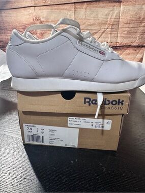 Reebok Classic Princess Womens Walking Shoes Size 7.5 White